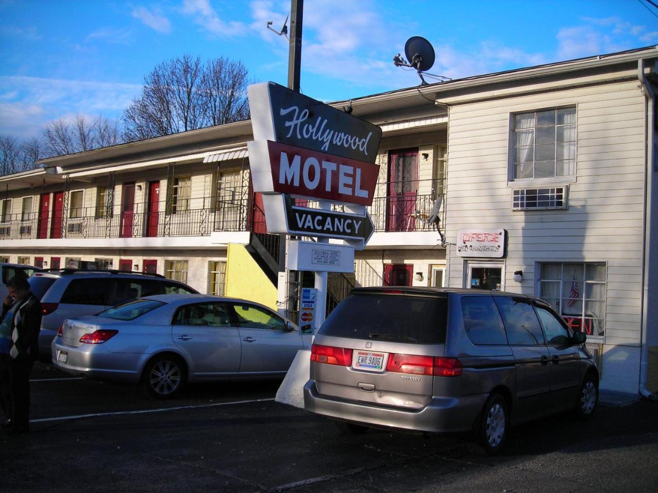 Hollywood Motel Kenova Zewnętrze zdjęcie